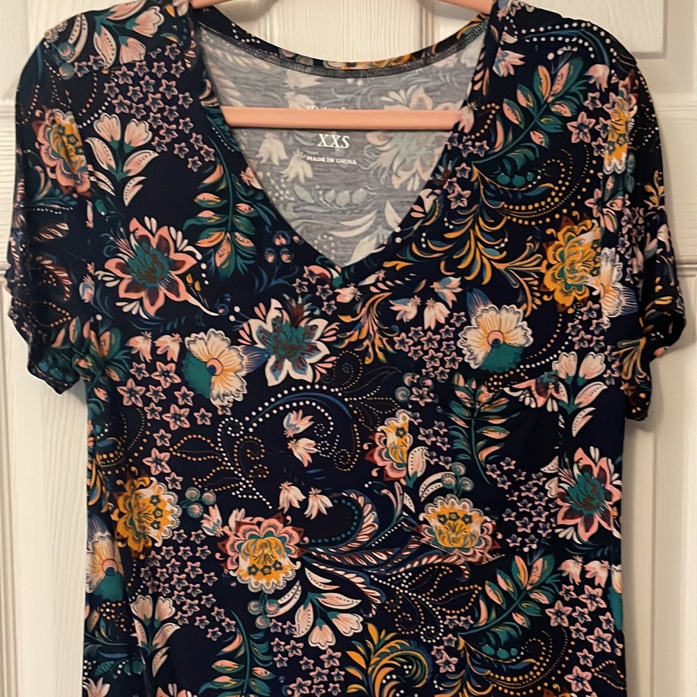 Grace & Lace V-NECK POCKET TEE IN NAVY FLORAL